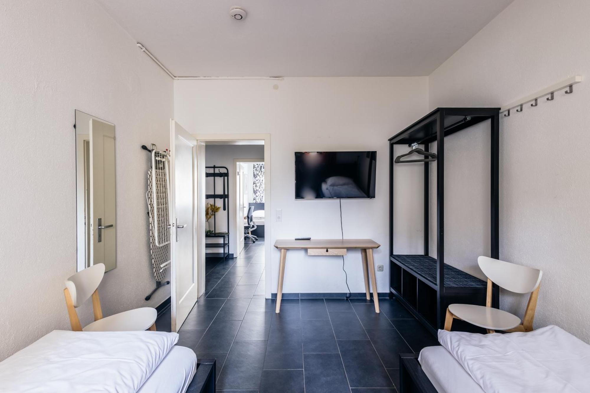 Centrally Located 2-room Apartment *