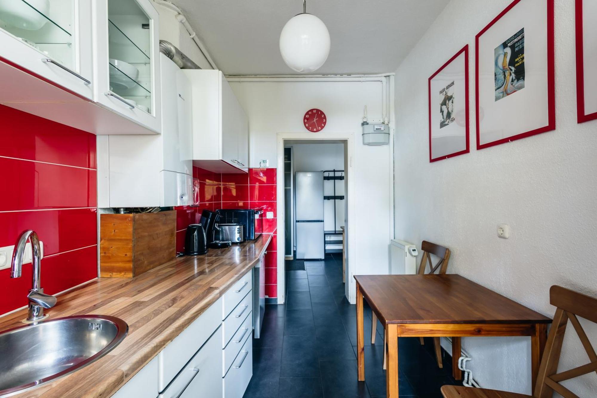 Centrally Located 2-room