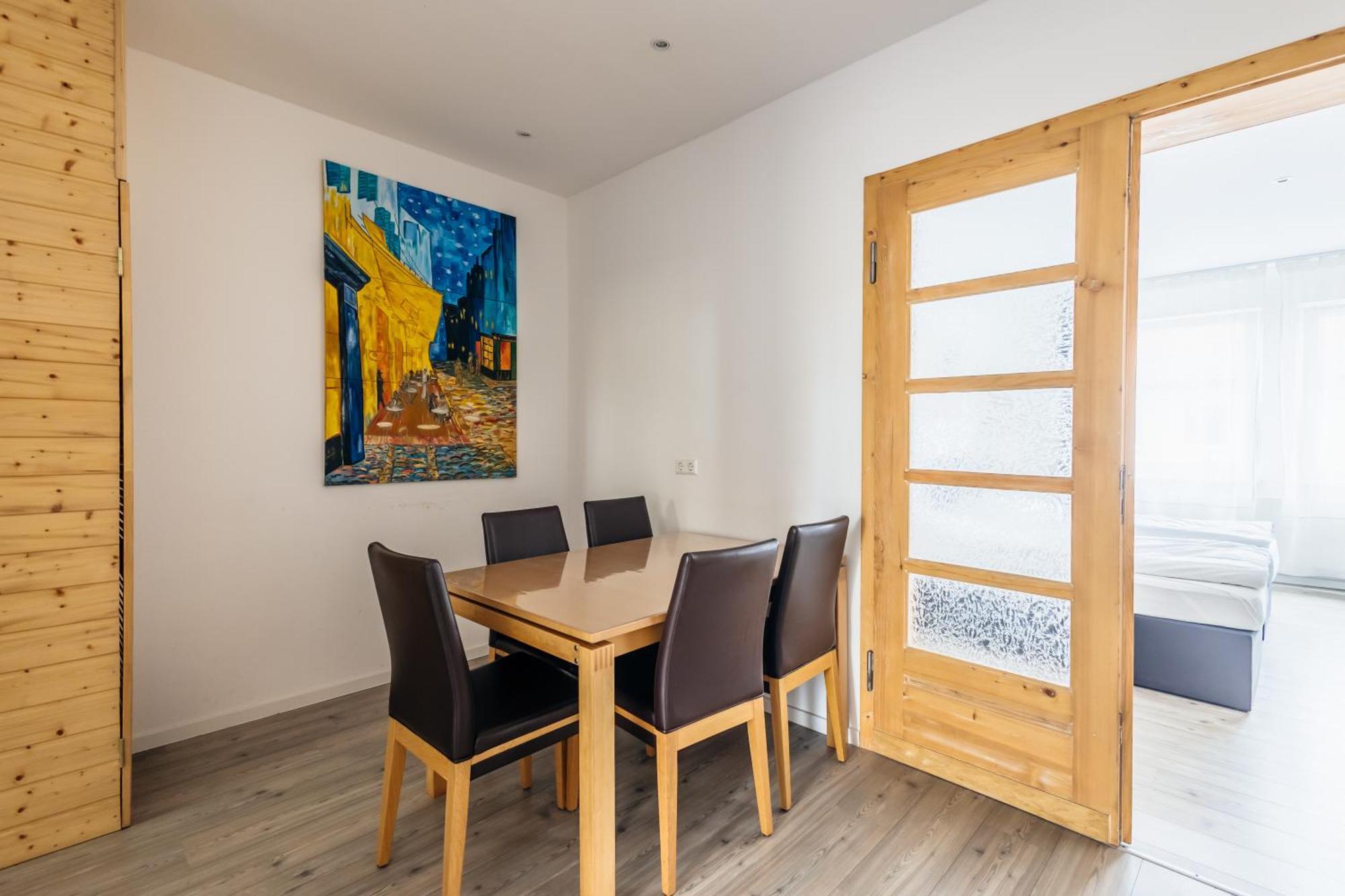 Apartment Centrally Located 2-room