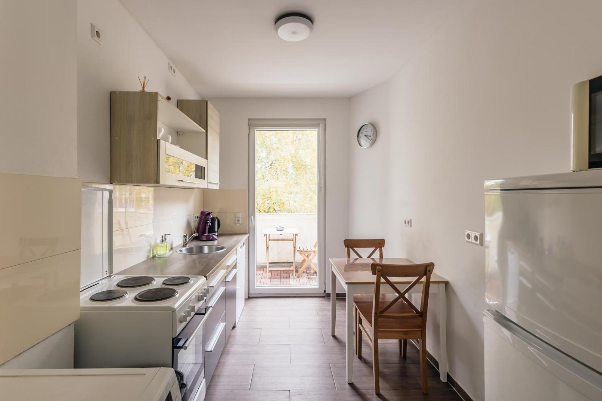 Centrally Located 2-room Apartment *