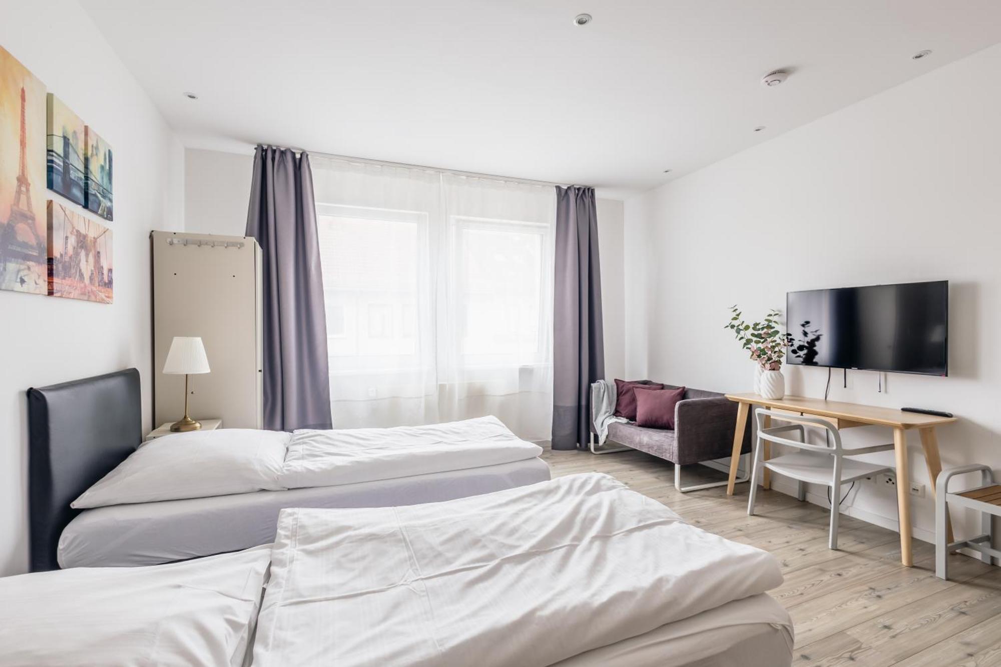 Centrally Located 2-room Apartment *