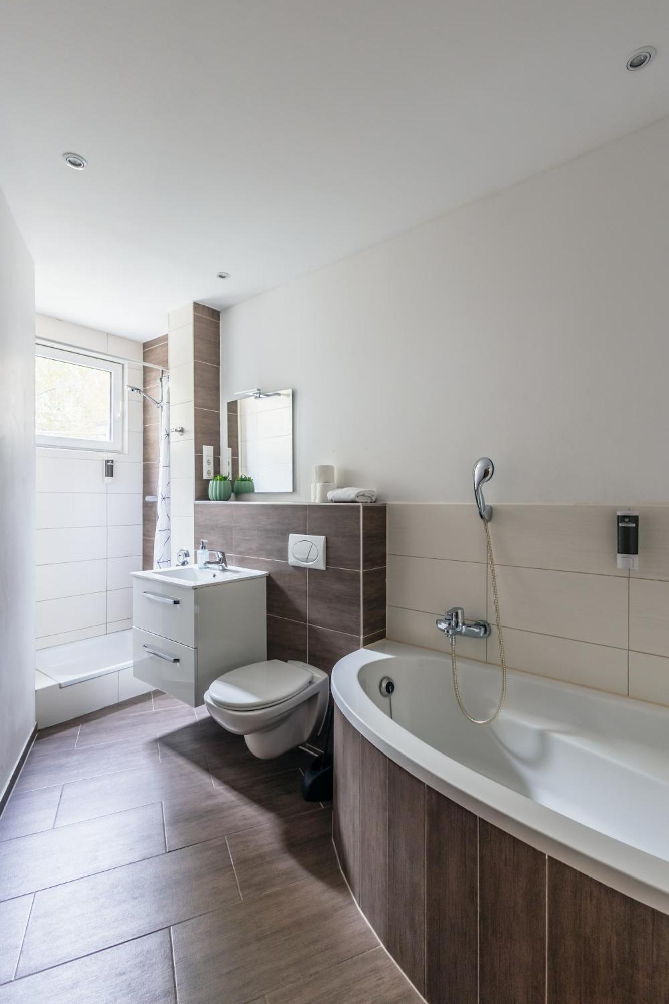 Centrally Located 2-room * Hannover