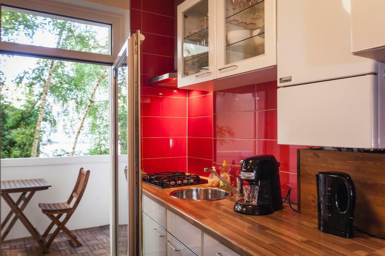 Centrally Located 2-room